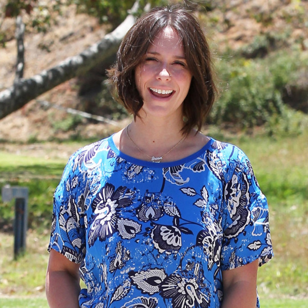 Jennifer Love Hewitt Gets a Brunette Bob Haircut - E! Online